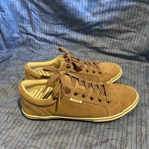 Taos Women's Retro Star khaki suede sneakers 9